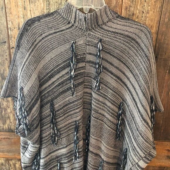 John Schultz OS Handmade Gray BOHO Tassle Kimono Western Funky Style Knit Cape - Picture 10 of 10